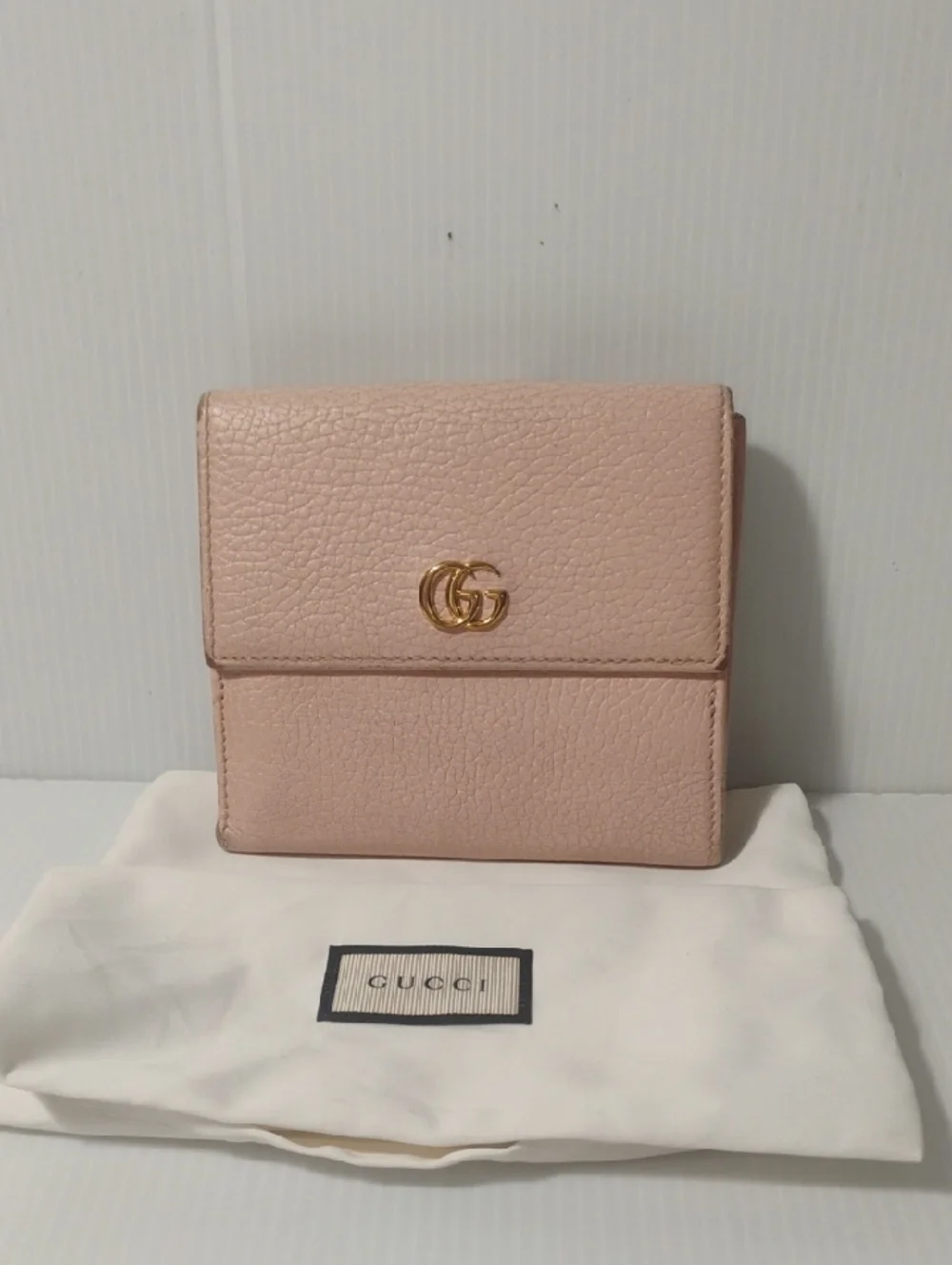 Gucci GG Marmont textured leather bifold wallet with gold-toned hardware W/Dusty - Picture 1 of 11